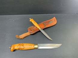 ANCIEN MODELE PEU COURANT DE 2 COUTEAUX PUUKKO SCANDINAVES, LAME GRAVEE, MADE IN NORMAY - Blankwaffen