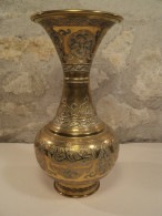 Ancien Vase Laiton Incrustation Cuivre Argent Proche Orient Ou Moyen Orient - Oestliche Kunst