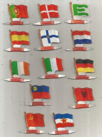 Plaque En Tole, Drapeaurama, Drapeaux D'Europe, L'Alsacienne Biscuits, Ce Drapeau Tient Debout, LOT 13 DRAPEAUX - Targhe In Lamiera (a Partire Dal 1961)