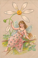 Fantaisie - Fée Effeuillant Une Marguerite - Je T'aime - Carte Postale Ancienne - - Fairy Tales, Popular Stories & Legends