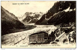 Le Funiculaire à La Gare De Montenvers - Chamonix  (74)  ( CPA ) - Funiculaires