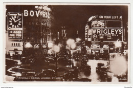 Piccadilly Circus, London By Night Old Postcard Travelled 1951 To Germany B190210 - Piccadilly Circus