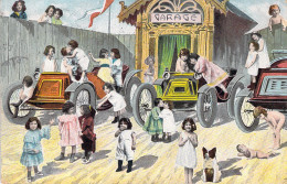 ENFANTS - Bébés - Sur Trois Voitures - Garage - Carte Postale Ancienne - - Gruppi Di Bambini & Famiglie