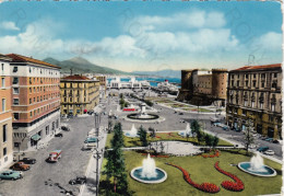 CARTOLINA  NAPOLI,CAMPANIA-PIAZZA MUNICIPIO-STORIA,MEMORIA,CULTURA,RELIGIONE,IMPERO ROMANO,BOLLO STACCATO,VIAGGIATA 1957 - Napoli (Naples)