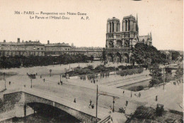 PARIS - PERSPECTIVE VERS NOTRE DAME - LE PARVIS ET L HOTEL DIEU - Notre Dame De Paris