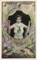 FÊTES ET VOEUX - 1er Avril - Un Garçon Tenant Un Poisson - Carte Postale Ancienne - 1 April (aprilvis)