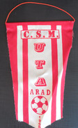 FC UTA Arad, Romania  FOOTBALL CLUB, SOCCER / FUTBOL / CALCIO, OLD PENNANT, SPORTS FLAG - Kleding, Souvenirs & Andere