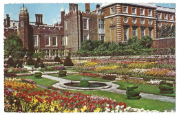 Royaume Uni   -  The Sunken Garden  At  Hampton  Court Palace - Middlesex