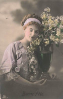 Bonne Fête Jeune Femme Avec Vase De Fleurs Lila 1914 - Geburtstag