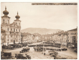 PHOTO HAUPTPLATZ IN GÖRZ GEFANGENEN ITALIENERN 9.11.1917 ZAJETI ITALIJANSKI VOJAKI GLAVNI TRG V GORICI SOŠKA FRONTA  ISO - 1914-18