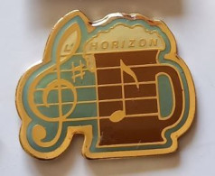 YY348 Pin's Chope Bière Beer Bar L'Horizon Musique Achat Immédiat - Bière