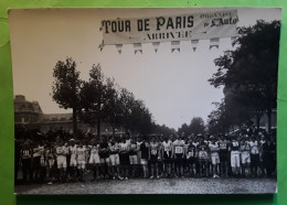 TOUR DE PARIS " 1900 "  , Athlétisme  Course , Les Coureurs Au Depart , Organisé Par L' Auto , Photo Desoye , TB - Athlétisme