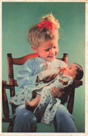 PHOTOGRAPHIE - Un Enfant Jouant Avec Sa Poupée - Colorisé - Carte Postale Ancienne - Fotografie