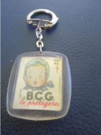 Porte-clé Ancien/Vaccination/ B.C.G./Comite National De Défense Contre La Tuberculose /vers 1966-67     POC658 - Key-rings