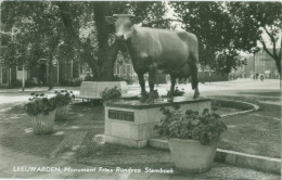Leeuwarden 1963; Monument Fries Rundvee Stamboek (Zuiderplein) - Gelopen. (van Leer) - Leeuwarden