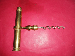 ANCIEN TIRE-BOUCHON DE POCHE EN LAITON A DATER DIAMETRE 1.7 MM LONGUEUR 16 CM POIDS 106 GR. - Apri-bottiglie/levacapsule