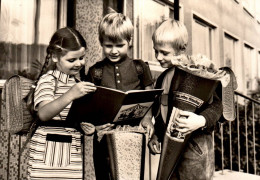 G2292 - Glückwunschkarte Schulanfang - Mädchen Junge Zuckertüte Kinder - Verlag Karl Marx Stadt DDR - Primero Día De Escuela