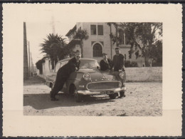 Militaria   Photo  Dim 85x115 Venant D'un Album D' AVIATION  En AFRIQUE DU NORD De 1957 à 1959 Avec " VOITURE  OPEL " - Aviation