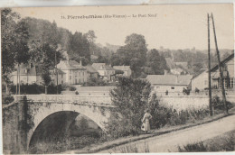 Pierre-Buffière  87  Carte Non  Circulée Le Pont-Neuf Et Route Et La Place Animées - Pierre Buffiere