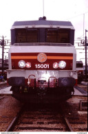 Photo Diapo Diapositive Slide Train Wagon Locomotive Electrique SNCF BB 15001 à LA VILLETTE Le 10/01/1992 VOIR ZOOM - Diapositives