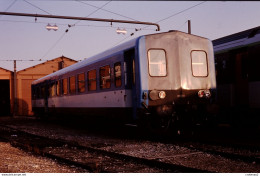 Photo Diapo Diapositive Slide Train Wagon Locomotive TER SNCF XR 6000 à DIJON Le 14/01/1992 VOIR ZOOM - Diapositives (slides)