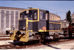 Photo Diapo Diapositive Slide Train Wagon Locomotive Locotracteur SNCF Y 2507 à VSG Le 18/06/1993 VOIR ZOOM - Diapositives (slides)