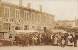 La Valbonne * Carte Photo * Hôtel & Café Du Centre , Coiffeur ESCHALLIER , Place Du Centre * Photographe Appareil Photo - Unclassified