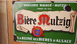 Plaque Publicitaire Emaillée , Bière Mutzig Brasserie Wagner , La Reine Des Bières D'alsace , Eas - Blechschilder (ab 1960)