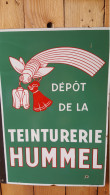 Plaque Publicitaire Emaillée , Dépot De La Teinturerie Hummel , Double Face , Rare , Eas - Plaques En Tôle (après 1960)