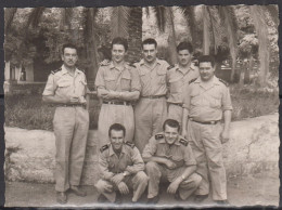 Militaria Photo D'un Groupe De Militaires Dim 80x110 Venant D'un Album D' AVIATION  En AFRIQUE DU NORD De 1957 à 1959 - Aviazione