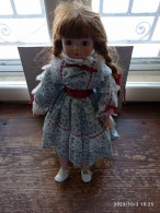 The Eeritage Mint Ltd Collection 1989 - - Dolls