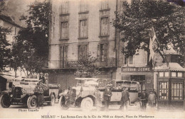 Millau * Autobus Ancien * Les Autos Cars De La Cie Du Midi Au Départ , Place Du Mandaroux * Pharmacie * Autocar Car Bus - Millau