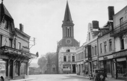 02-HIRSON - PLACE PASTEUR ET L'EGLISE NOTRE-DAME DE LOURDES - Hirson