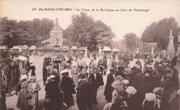 Ste Anne D'auray * La Place De La Basilique Un Jour De Pèlerinage * Fête Religieuse * Coiffe - Sainte Anne D'Auray