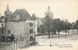 Piriac * La Place De L'église Et Le Vieux Castel - Piriac Sur Mer