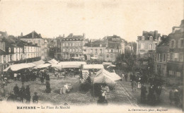 Mayenne * La Place Du Marché * Foire Marchands - Mayenne