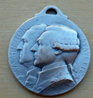 D3-127 Médaille Washington Signée Gaston Lavrillier, PARIS 4 Juillet 177.,au Dos Gravé 4 Juillet1776 14 Juillet 1789. - Altri & Non Classificati