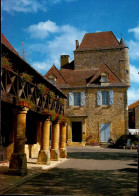 DOMME    ( DORDOGNE )     LA HALLE ET LA MAISON DU GOUVERNEUR - Domme