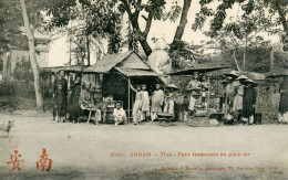 VIET NAM - ANNAM - Hué - Petit Restaurant En Plein Air - Vietnam