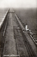 CPM - K - HOLLANDE - PAYS BAS - NEDERLAND - AFSLUITDIJK HOLLAND FRIESLAND - LA DIGUE LONGUE DE 30 KM - MET MONUMENT - Den Oever (& Afsluitdijk)