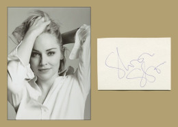 Sharon Stone - American Actress - Authentic Signed Card + Photo - COA - Acteurs & Toneelspelers