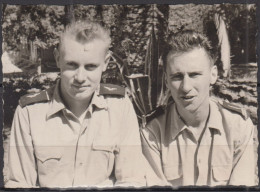 Militaria Photo  De 2 Militaires Dim 80x110 Venant D'un Album D' AVIATION  En AFRIQUE DU NORD De 1957 à 1959 - Aviazione