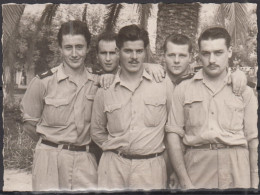 Militaria Photo D'un Groupe De Militaires Dim 80x110 Venant D'un Album D' AVIATION  En AFRIQUE DU NORD De 1957 à 1959 - Aviazione