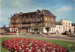 FRANCE - Sedan - L'Hôtel De L'Univers - Place De La Gare - Colorisé -  Carte Postale Ancienne - Sedan