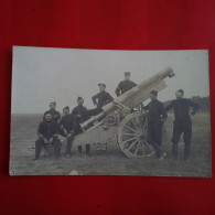 CARTE PHOTO MILITARIA CANON NOM DES SOLDATS AU VERSO - Ausrüstung