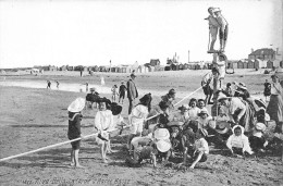 Ouistreham * Riva Bella * Jeu Du Tir à La Corde à Marée Basse * Baigneurs - Ouistreham