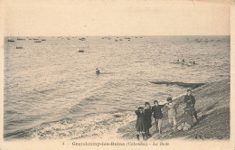 Grandcamp Les Bains * Vue Sur La Rade * Villageois - Autres & Non Classés