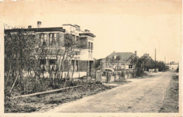 BELGIQUE - Oostduinkerke - Bains - Avenue Douce Amère - Carte Postale Ancienne - Oostduinkerke