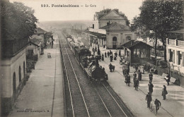 Fontainebleau * Vue Sur La Gare * Arrivée Du Train * Locomotive * Ligne Chemin De Fer - Fontainebleau