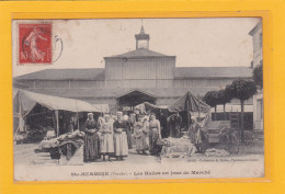 SAINTE-HERMINE -85- Les Halles Un Jour De Marché - Animation - A 5992/93 - Sainte Hermine